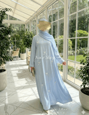 Elegante Satin-Abaya in Babyblau