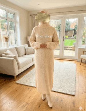 Beiges Maxi-Strickkleid mit Rollkragen